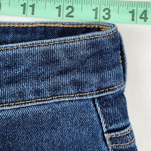 Women's  Legend Denim Jean Cutoffs Sz M NWT - Picture 3 of 6